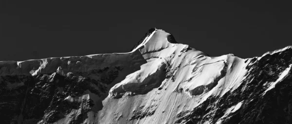 瑞士阿尔卑斯山 雪皑皑高山和深谷 令人惊叹的呼吸带全景视图 — 图库照片