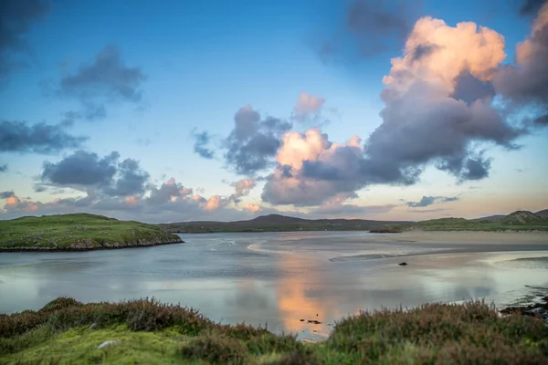 Nubes Están Barriendo Una Bahía Escocia Hebrides — Foto de Stock