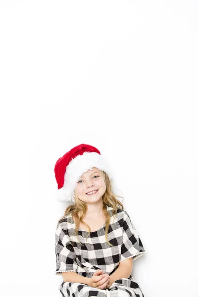 Щаслива Різдвяна Дівчина Капелюсі Санта Білому Тлі — стокове фото