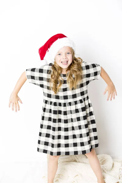 Boldog Karácsonyi Lány Télapó Kalap Fehér Háttér — Stock Fotó