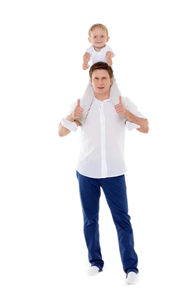 Feliz Padre Sosteniendo Pequeño Hijo Está Pie Sobre Fondo Blanco — Foto de Stock