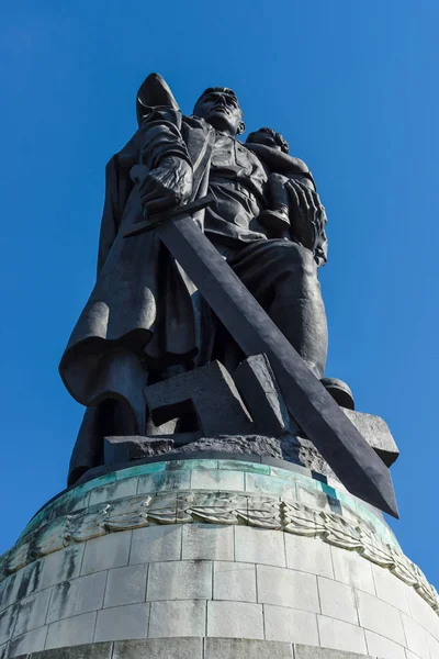 Memoriale Guerra Sovietico Treptower Park Monumento Guerriero Liberatore Con Spada — Foto Stock