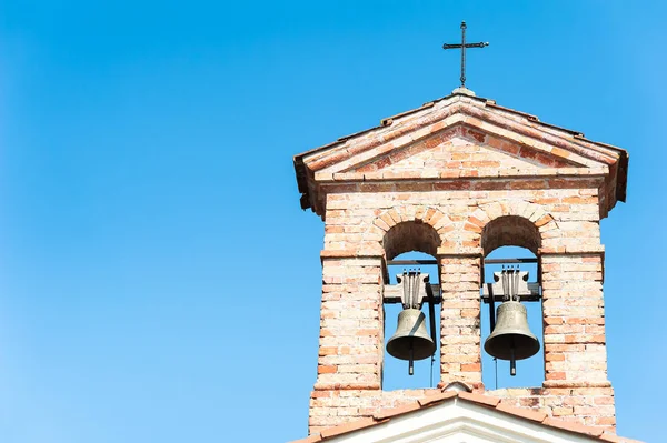 Piccolo Campanile Con Campana Una Chiesa Campagna Del Xiv Secolo — Foto Stock