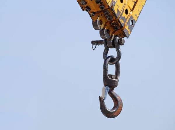 Ржавый Железный Крючок Фоне Голубого Неба — стоковое фото