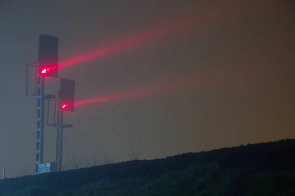 Lichtsignale Bahnhofsnähe Nebel Mit Künstlicher Beleuchtung Der Nacht Der Steiermark — Stockfoto