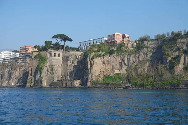 Scogliera Rocciosa Riva Mare — Foto Stock