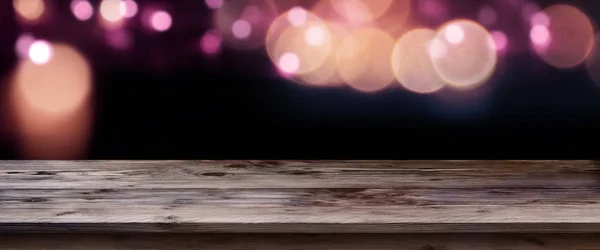 Валентина Парабора Рожевими Вогнями Боке Перед Порожнім Дерев Яним Столом — стокове фото