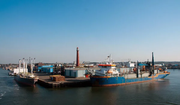 Kusthamn Ijmuiden Nära Amsterdam Nederländerna Med Fartyg Och Fyrhus — Stockfoto