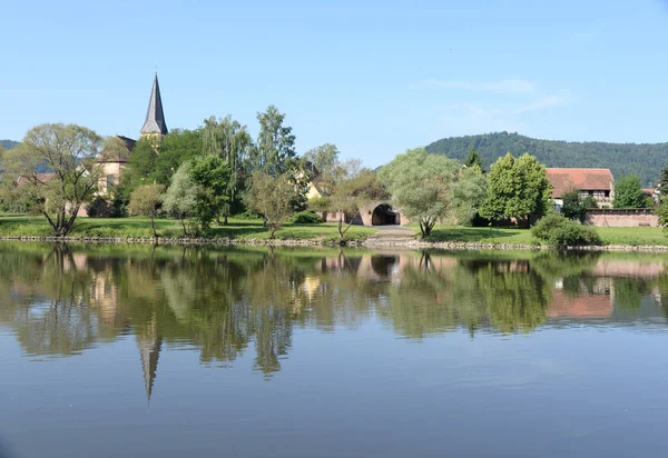 Kleinheubach Main Ufer Fluss Besinnung Kirche Altstadt Malerisch Malerisch Franken — Stockfoto