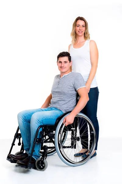 Młody Niepełnosprawny Mężczyzna Wózku Inwalidzkim Jego Żona — Zdjęcie stockowe