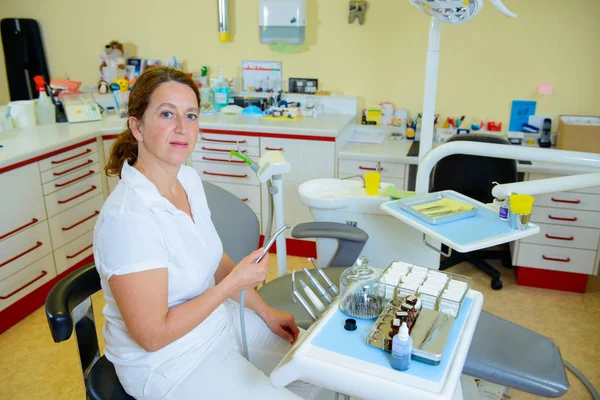 Female Dentist Dental Surgery Looking Camera — Stock Photo, Image