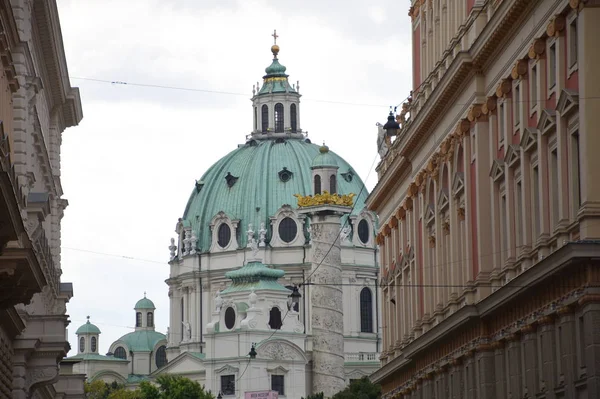 Viyana Karlskirche Kule Kule Çan Kulesi Karlsplatz Sokak Eski Kasaba — Stok fotoğraf