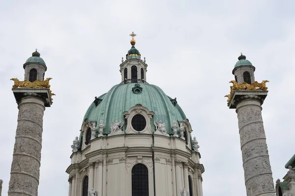 Vienna Karlskirche Karlsplatz Park Baroque Angels Column Tower — 图库照片