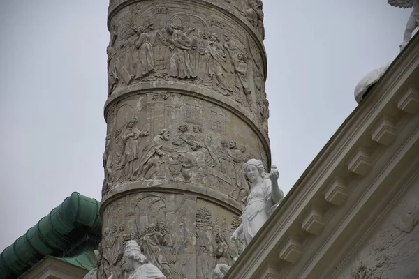 Vienna Karlskirche Karlsplatz Πάρκο Μπαρόκ Άγγελοι Κίονες Πύργος — Φωτογραφία Αρχείου