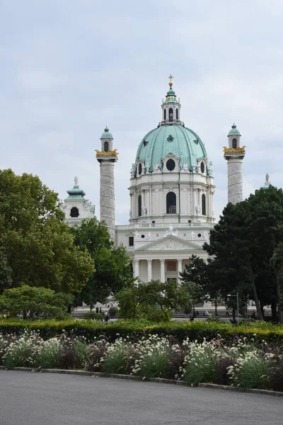 Vienna Karlskirche Karlsplatz Parco Barocco Angeli Colonne Torre — Foto Stock