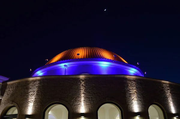 Купол Луной Вечернее Время Гордыней Желтого Цвета Синим — стоковое фото