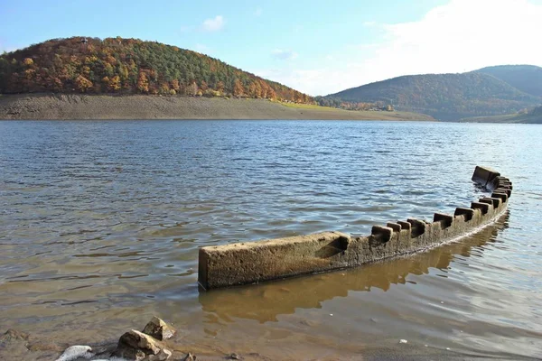 Das Auftauchende Schrankenwandmodell Leeren Edersee — Stockfoto