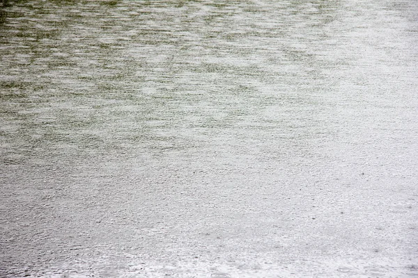 Regendruppel Stilstaand Water Stiermarken — Stockfoto