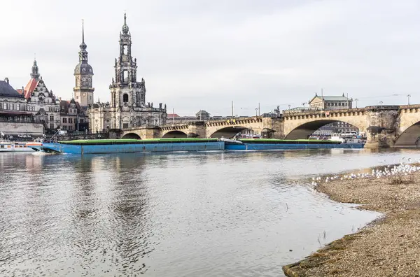 Nákladní Doprava Labi Výhledem Staré Město Drážďany — Stock fotografie