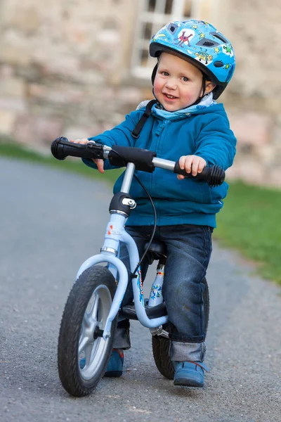 Junge Mit Laufrad Tag — Stockfoto