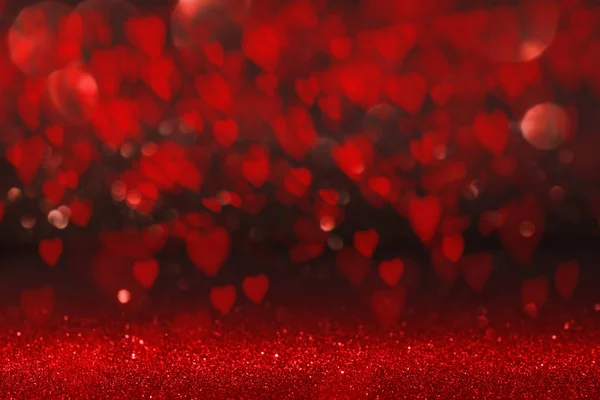 バレンタインデーのために多くの空飛ぶ赤いハートを持つ背景 — ストック写真