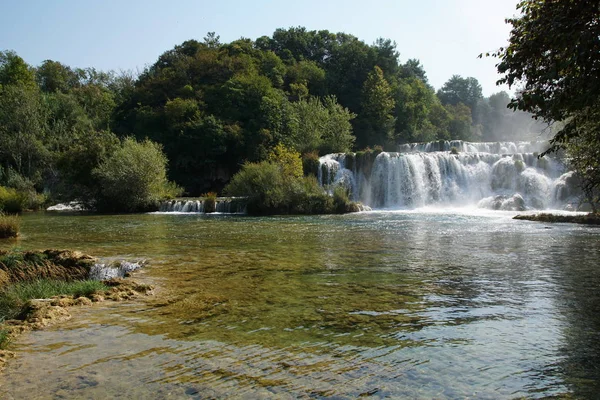 Belle Cascade Sur Fond Nature — Photo