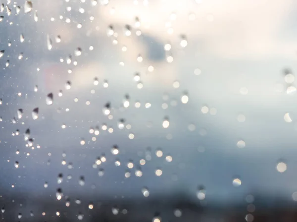 Gocce Acqua Sfocate Pioggia Vetro Blu Con Bokhe Come Sfondo — Foto Stock