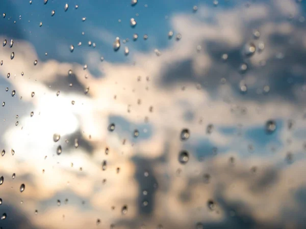 Wassertropfen Auf Blauem Glashintergrund Regentropfen Auf Fenster Flacher Dof — Stockfoto