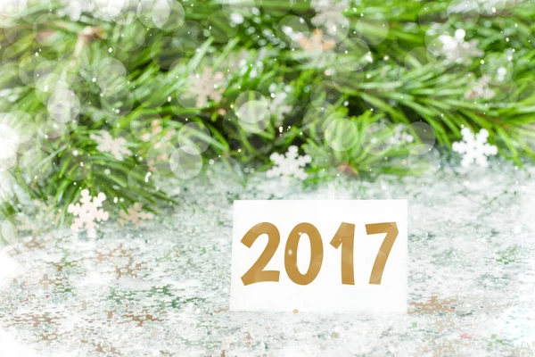 Gałąź Jodłowa Flary Śnieżne Konfetti Napisami Tekstowymi 2017 Roku Koncepcja — Zdjęcie stockowe