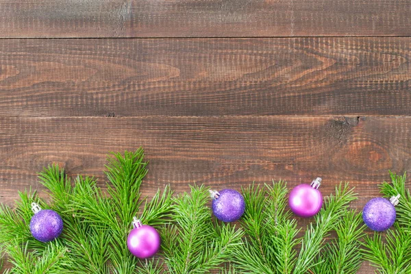 Vánoční Jedle Dekorací Tmavém Dřevěném Prkně Pozadí Design Hraničního Umění — Stock fotografie