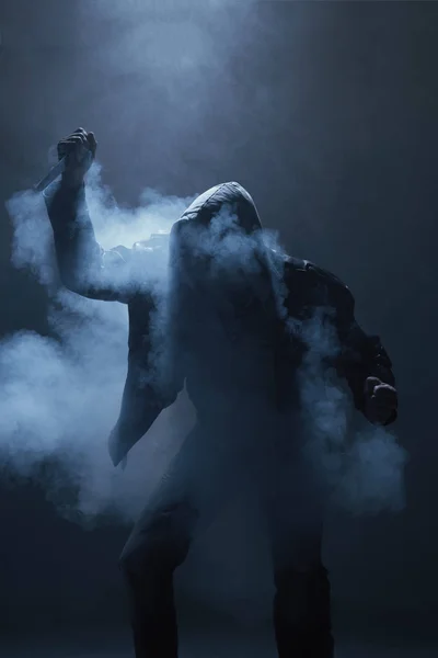 Кулак Рука Человека Кожаной Куртке Толстовка Тумане Заднем Свету — стоковое фото