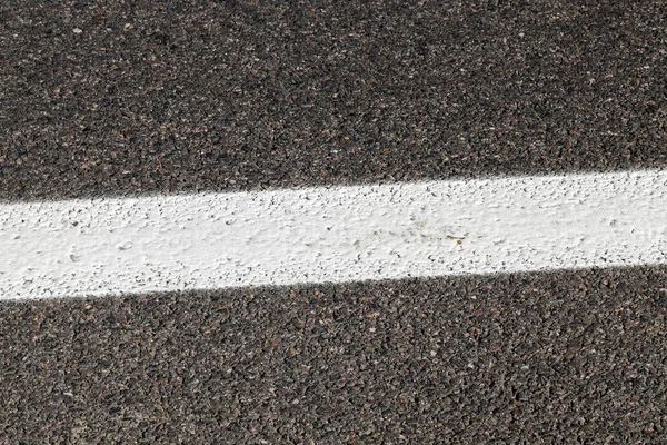 Sfotografowane Zbliżenie Oznakowania Drogowego Znajduje Się Jezdni Biała Linia Chodniku — Zdjęcie stockowe