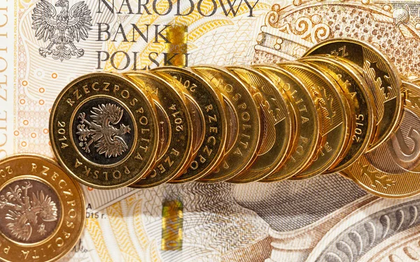 Fotoğraf Yakın Plan Çekilmiş Polonya Sikkesinin Kağıt Paranın Üzerinde Yattığını — Stok fotoğraf