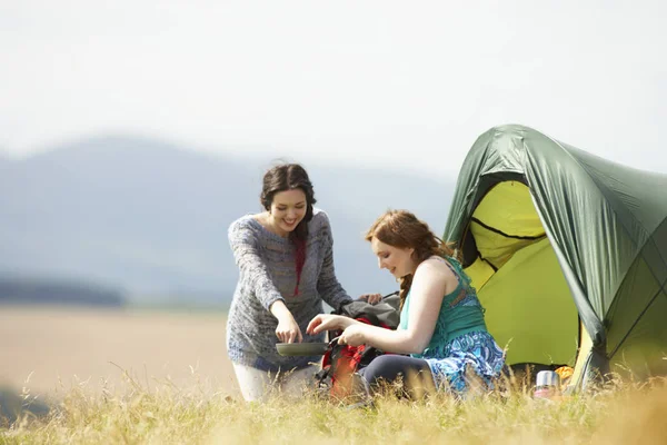 Due Adolescenti Ragazze Campeggio Viaggio Campagna — Foto Stock