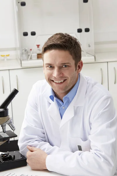 Portrait Scientist Microscope Laboratory — Stock Photo, Image