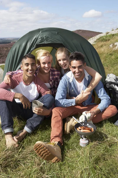 Grupo Jovens Viagem Acampamento Campo — Fotografia de Stock