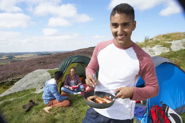 Grupo Jovens Viagem Acampamento Campo — Fotografia de Stock