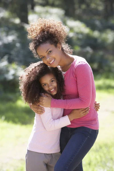 Retrato Madre Con Hija Campo — Foto de Stock