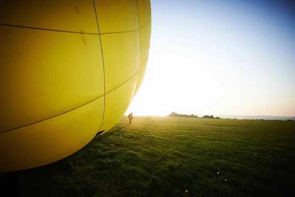 Uppblåst Varmluftsballong Fältet — Stockfoto