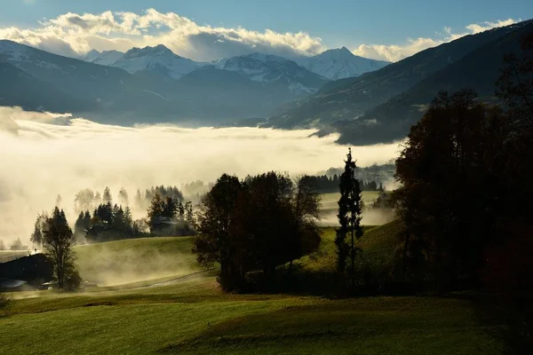 Herbstnebel Zillertal Mit Blick Auf Die Zillertaler Alpen — Stockfoto