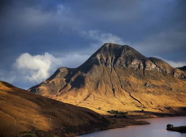 Lago Montaña Cielo Dramático Assynt Highlands Noroeste Escocia Reino Unido —  Fotos de Stock