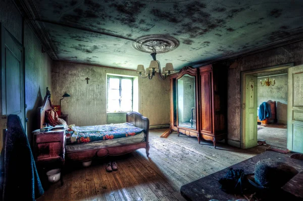 Bedroom Dilapidated House — Stock Photo, Image