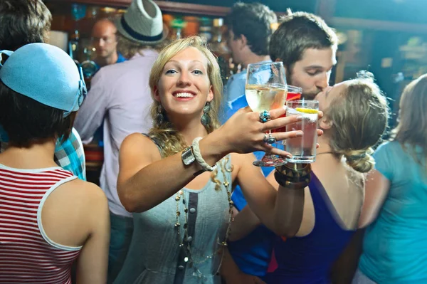 Young Woman Carrying Drinks Pub — Stock Photo, Image