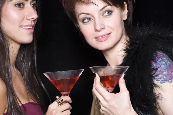 Two Women Holding Cocktails Looking Away Nightclub — Stock Photo, Image