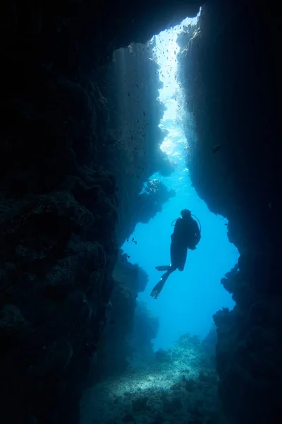 Mergulhador Caverna Subaquática — Fotografia de Stock