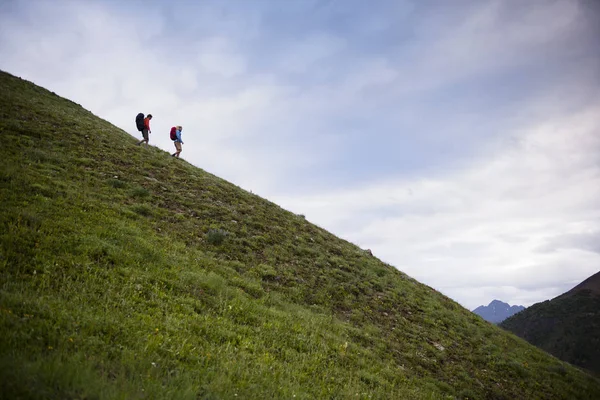 Excursión Pareja Por Colina Cerca Paradise Divide Las Montañas Elk — Foto de Stock