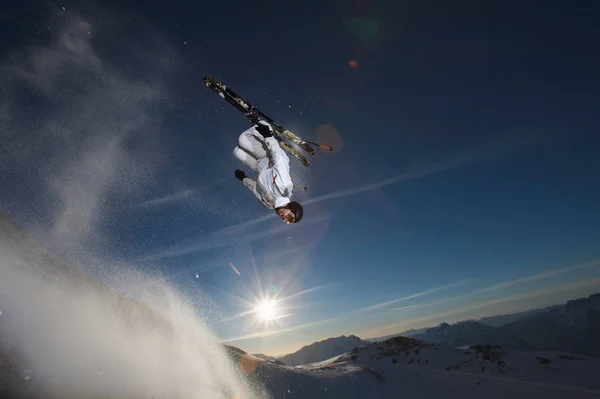 Kayakçı Kayaya Takla Atıyor — Stok fotoğraf