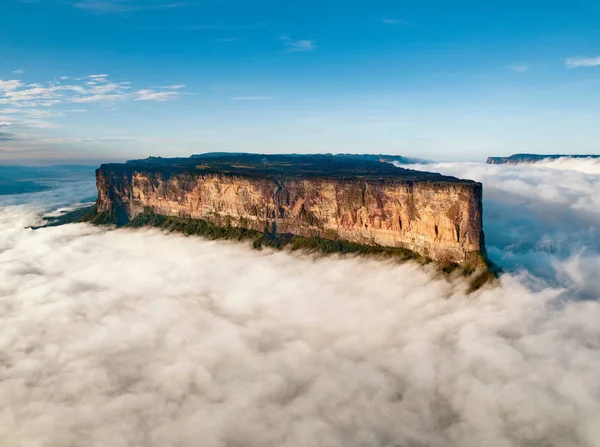 Det Magnifika Berget Roraima Tornen Ovanför Molnen Hänger Över Gran — Stockfoto