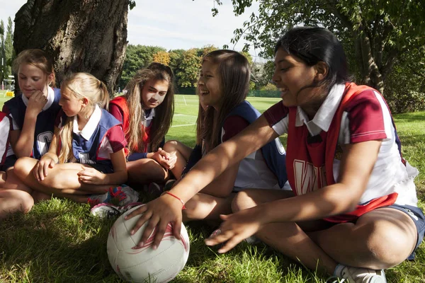 Teenage Schoolgirl Netball Team Relaxing Break — Stock Photo, Image