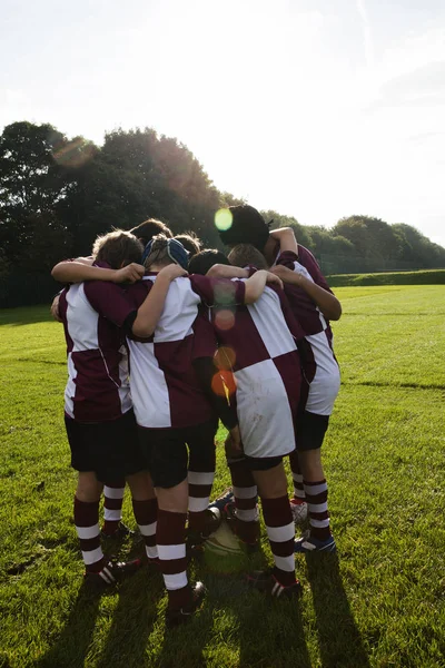 Teenage Schoolboy Rugby Team Huddle — Stock Photo, Image
